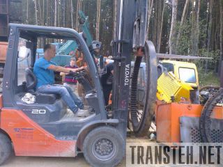 ,         Hitachi JCB Komatsu. 