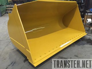     Caterpillar   Komatsu -