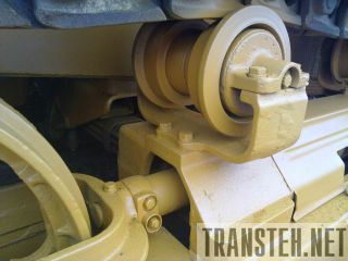    Caterpillar  Komatsu -